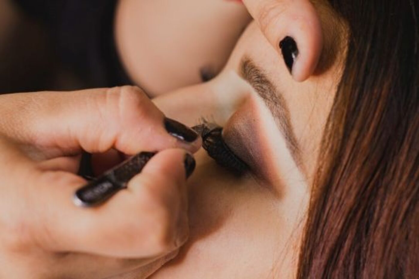 How to Take Care of Your Long Fake Eyelashes